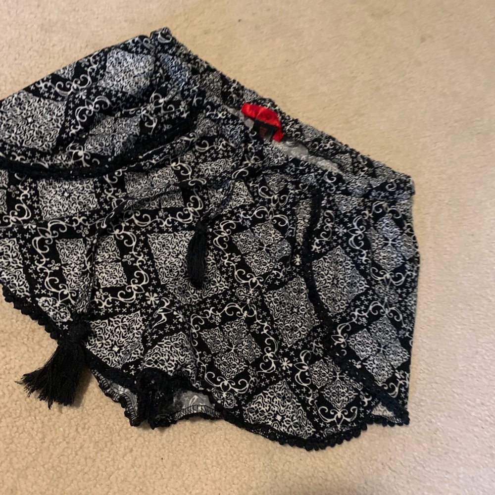 Patterned flowy shorts
